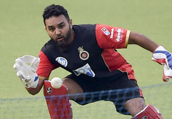 എവിടെ നരെയ്ന്‍