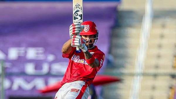  അതിവേഗം 2000 റണ്‍സ്