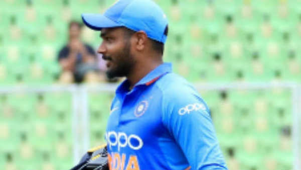  അരങ്ങേറ്റം 2015ല്‍