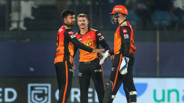 വിക്കറ്റ് വീഴ്ത്താനാവാത്ത ബൗളര്മാര് വിക്കറ്റ് വീഴ്ത്താനാവാത്ത ബൗളര്മാര്