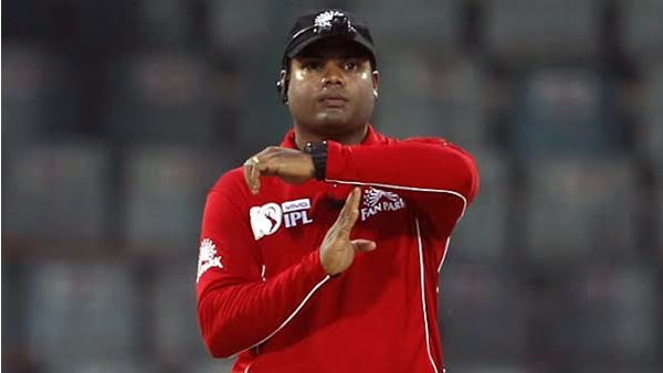 വൈഡിനും നോബോളിലും റിവ്യൂ