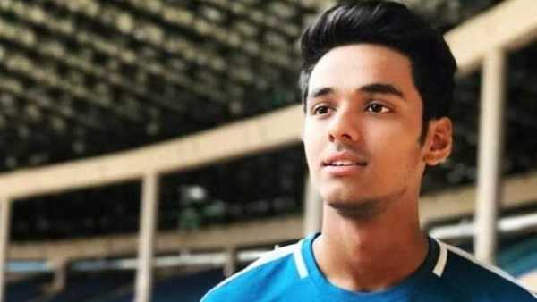 ബൗളിങില് ഉപദേശം നല്കി ബൗളിങില് ഉപദേശം നല്കി