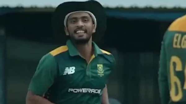 ദക്ഷിണാഫ്രിക്കയ്ക്കായി ഫീല്ഡ് ചെയ്ത് മന്ദീപ് ദക്ഷിണാഫ്രിക്കയ്ക്കായി ഫീല്ഡ് ചെയ്ത് മന്ദീപ്