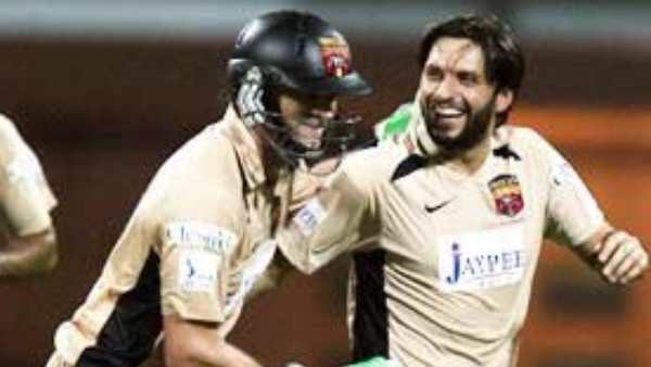  ഷാഹിദ് അഫ്രീഡി (ഡെക്കാന്‍ ചാര്‍ജേഴ്‌സ്)