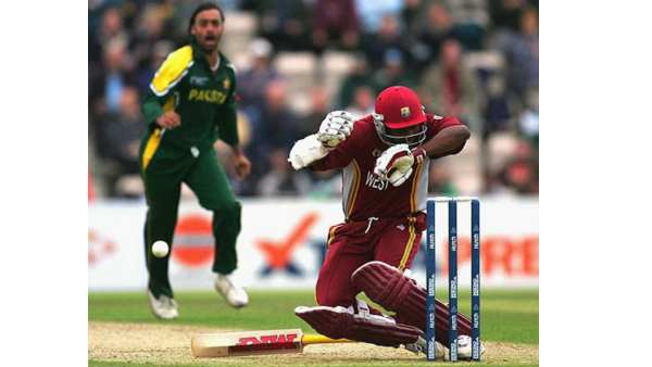 ബൗണ്‍സറേറ്റ് ലാറ വീണു