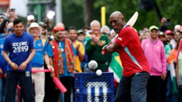 വിവിയന്‍ റിച്ചാര്‍ഡ്‌സ്