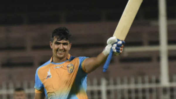  50ല്‍ താഴെ ബോളില്‍ ആറു പേര്‍