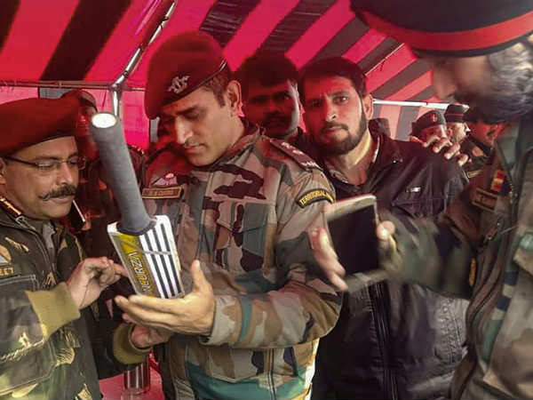  ഫുട്‌ബോള്‍, ലഫ്റ്റനന്റ് കേണല്‍