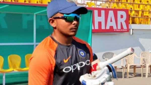  മോശം ഷോട്ട് കളിച്ച് പുറത്ത്