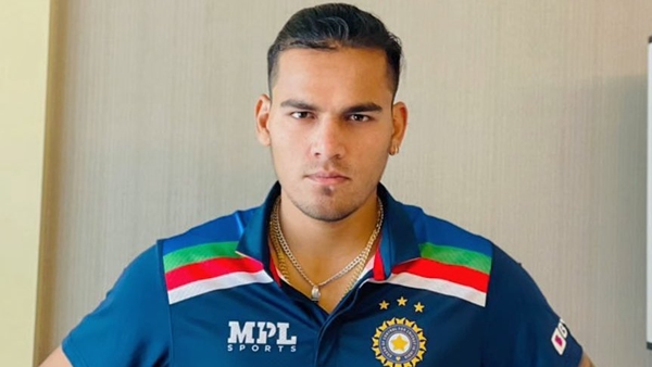 അരങ്ങേറ്റത്തില്‍ ചരിത്ര നേട്ടവുമായി രാഹുല്‍ ചഹാര്‍