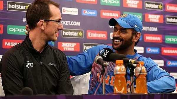  വിവാദമായ വാര്‍ത്താസമ്മേളനം