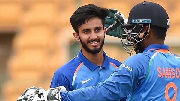 മായങ്ക് മാര്‍ക്കണ്ഡെ