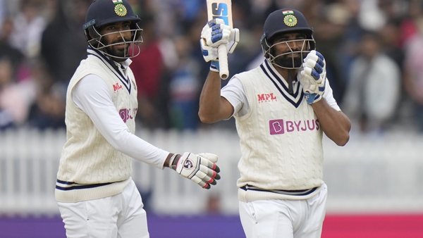 തലപ്പത്ത് ബുംറ-ഷമി