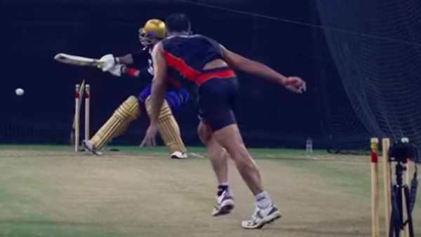  രണ്ടു ടീമുകളായി മല്‍സരം