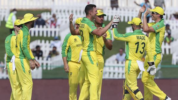 തല്ലിത്തകര്‍ക്കാന്‍ ഓസീസ്