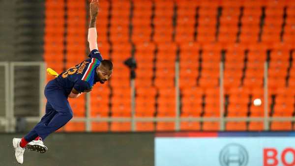  ഇംഗ്ലണ്ടിനെതിരേ ബൗള്‍ ചെയ്തു