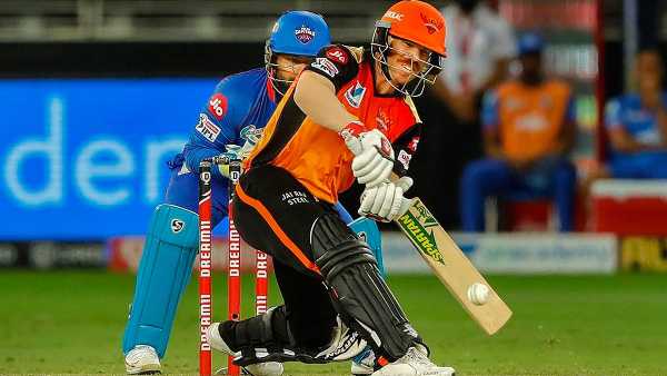  ആദ്യത്തെയാള്‍ വാര്‍ണര്‍