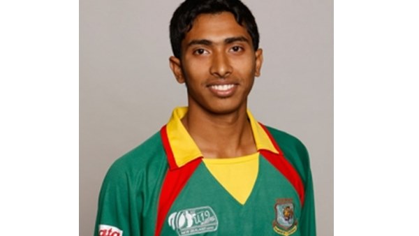 നാസും അഹ്മദ്,ഒല്ലി റോബിന്‍സന്‍,ജെയ്ഡന്‍ സീല്‍സ്