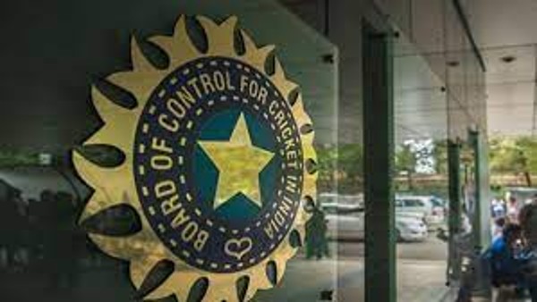 തുടര്‍ച്ചയായി കൂടുതല്‍ മെയ്ഡന്‍ ഓവര്‍