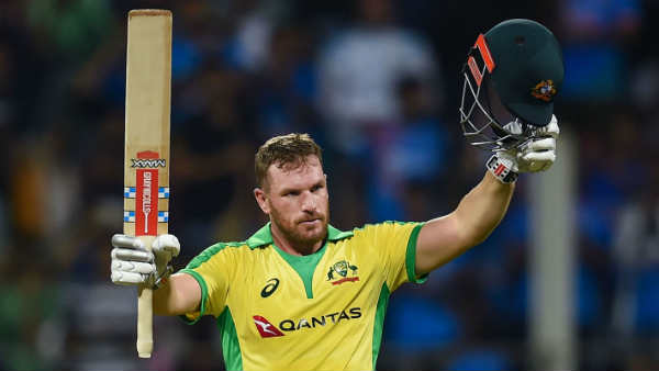  പാറ്റ് കമ്മിന്‍സ്, ആരോണ്‍ ഫിഞ്ച് (കെകെആര്‍)