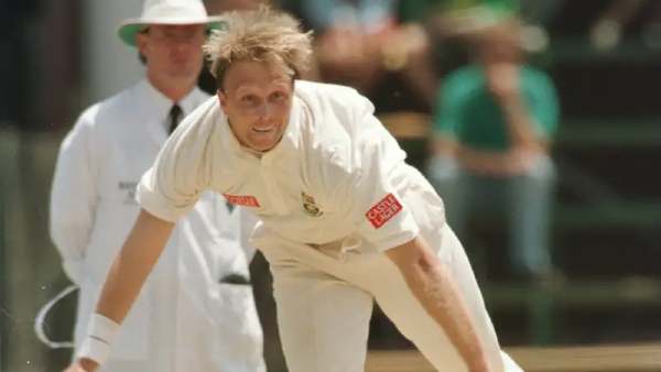 ബ്രെറ്റ് ഷുള്‍സ് (ഇക്കോണമിസ്റ്റ്)