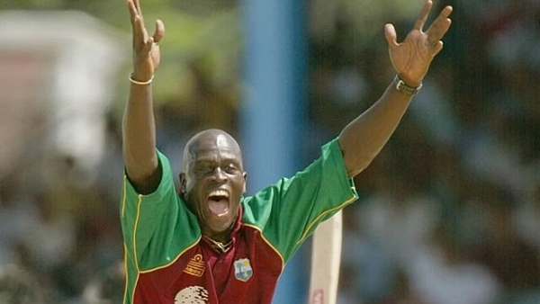 വിക്കറ്റില്ലാതിരുന്നിട്ടും ഹീറോ