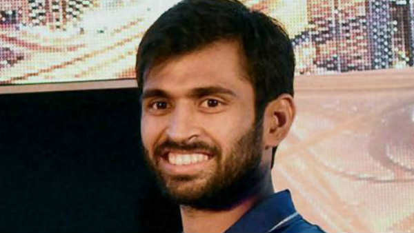 അഭിഷേക്, യൂസുഫ്, ബിന്നി, ഗോണി (മധ്യനിര)