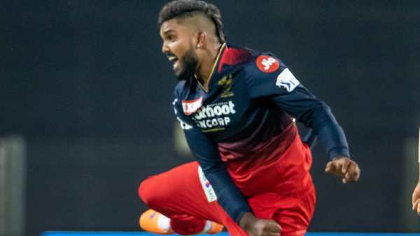 വനിന്ദു ഹസരംഗ (30 സിക്‌സര്‍)