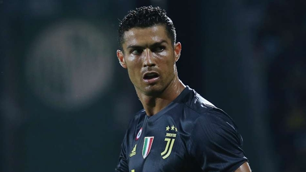 ക്രിസ്റ്റ്യാനോ റൊണാള്‍ഡോ (ലെഫ്റ്റ് വിംഗര്‍)