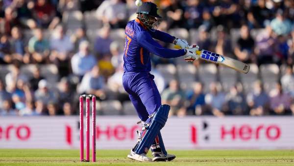 അറ്റാക്കിങ് ബാറ്റര്‍