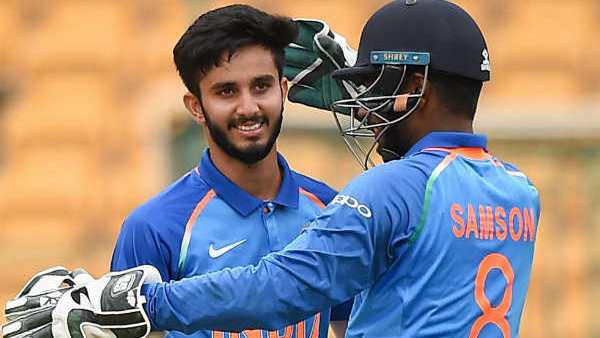 മായങ്ക് മര്‍ക്കാണ്ഡെ