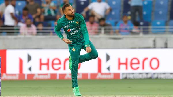 ഓള്‍റൗണ്ടര്‍മാര്‍- നവാസ്, ഷദാബ്, ഹസരംഗ