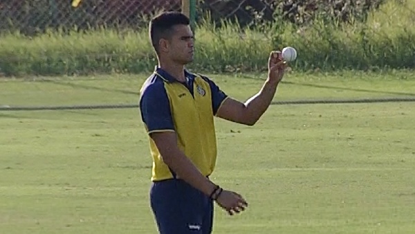 ഒരു മെയ്ഡനടക്കം നാലു വിക്കറ്റ്