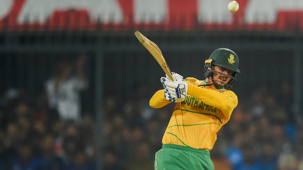 ഡികോക്കിനു ഫിഫ്റ്റി