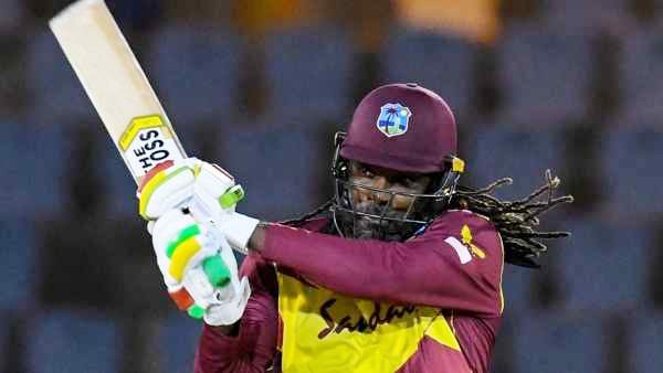 വെസ്റ്റ് ഇന്‍ഡീസ് (210 സിക്‌സര്‍)