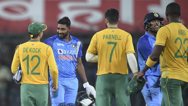 മൂന്നു മാറ്റങ്ങള്‍ വരുത്തി