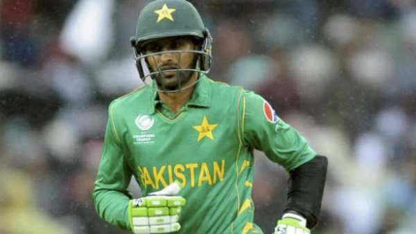 മാലിക്ക്, യുവരാജ്, ധോണി (മധ്യനിര)