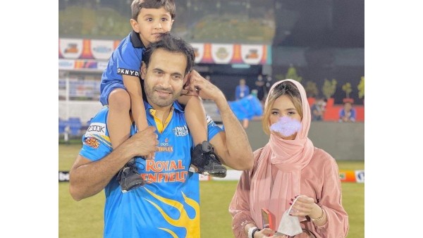 നെയില്‍ ആര്‍ട്ടിസ്റ്റായി പ്രശസ്ത