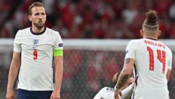 ഇംഗ്ലണ്ടിനാണ് കിരീട സാധ്യത