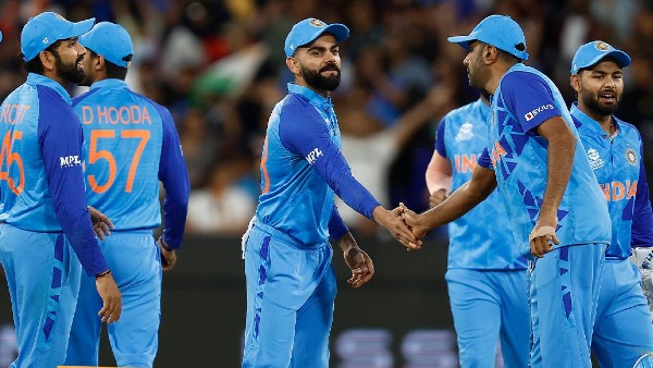 സെമിയില്‍ പൊരുതാതെ തോറ്റു