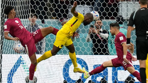 ഗോള്‍... ഗോളല്ല!