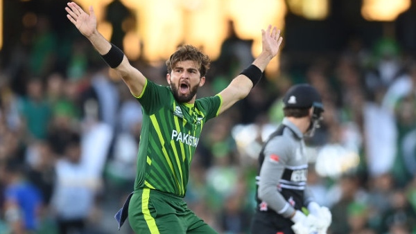 ഷഹീന്‍ വാതില്‍ തുറക്കുന്നു