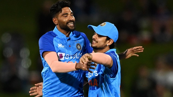 മിന്നിച്ച് പേസ് ജോടികള്‍