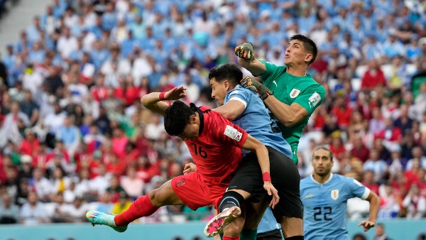 ഉറുഗ്വേയ്ക്കു മുന്‍തൂക്കം