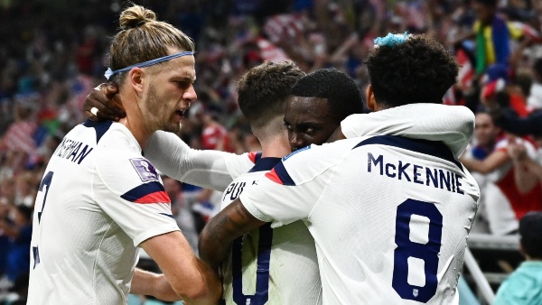 വെയ്ല്‍സ് രക്ഷപ്പെടുന്നു