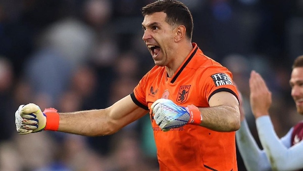 മാര്‍ട്ടിനസ് (ഗോള്‍കീപ്പര്‍), മൊളിന, റൊമേറോ, ലിസാന്‍ഡ്രോ, ബാര്‍ക്കോ