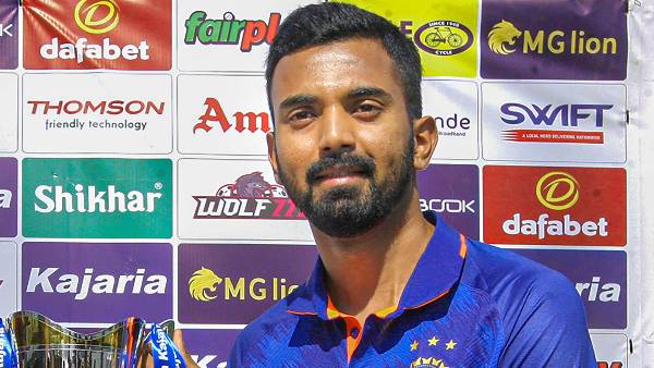 രണ്ടു പരമ്പരകളില്‍ നയിച്ചു