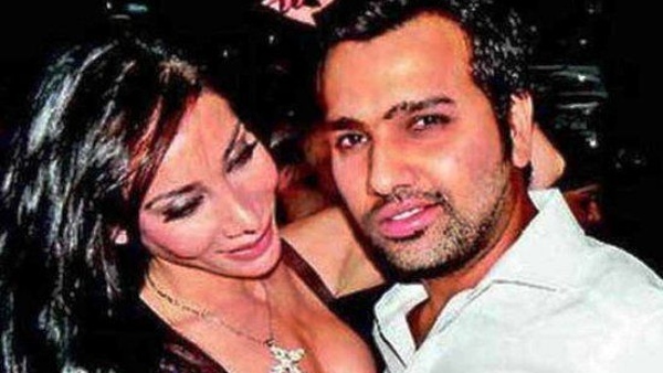 രോഹിത് ചുംബിച്ചു