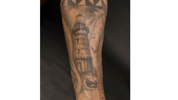 ലൈറ്റ് ഹൗസ് ടാറ്റൂ