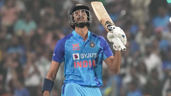 അക്ഷര്‍, ക്രുനാല്‍, ഇര്‍ഫാന്‍, ഉമേഷ്, ഇഷാന്ത്